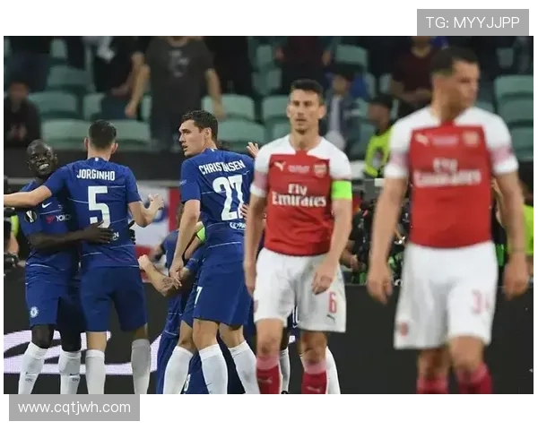 阿森纳全队暖心为小球迷签名